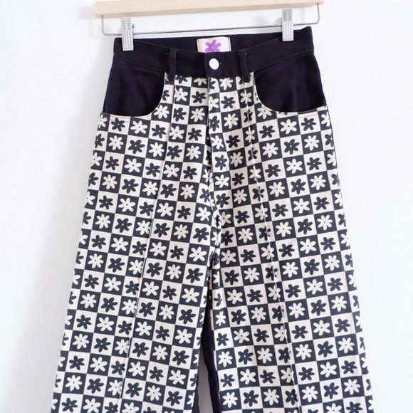 sold- LISA SAYS GAH! Robyn Jeans in Black Daisy Check - Picture 6 of 13